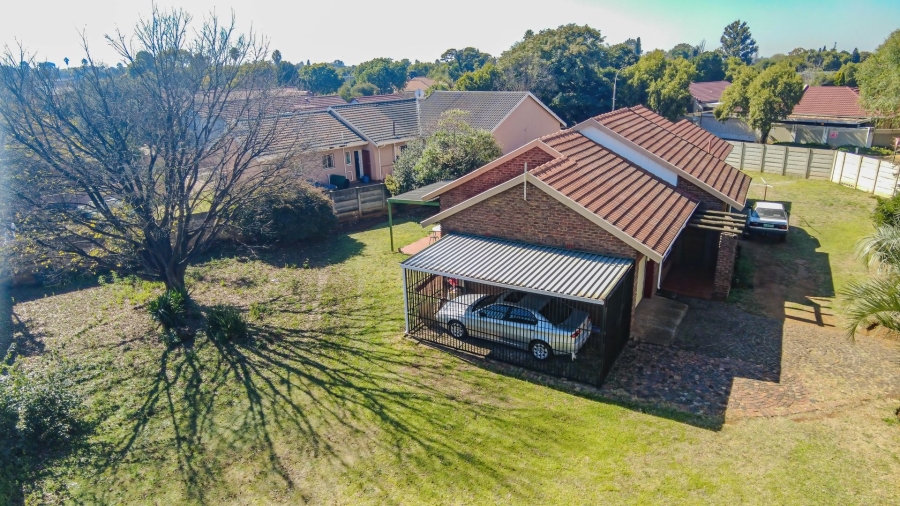 3 Bedroom Property for Sale in Brackenhurst Gauteng