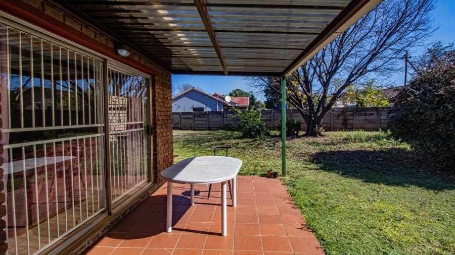 3 Bedroom Property for Sale in Brackenhurst Gauteng