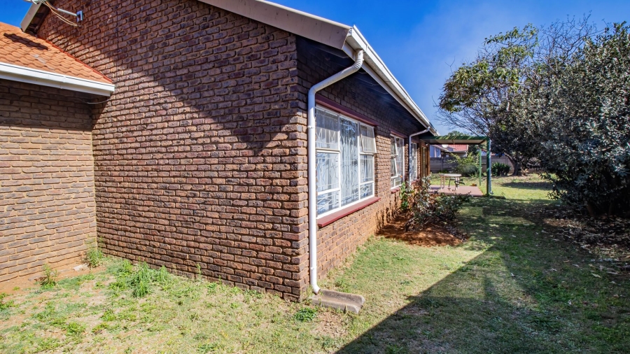 3 Bedroom Property for Sale in Brackenhurst Gauteng