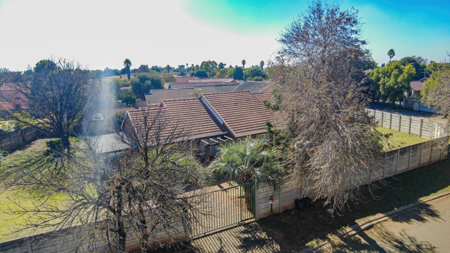 3 Bedroom Property for Sale in Brackenhurst Gauteng