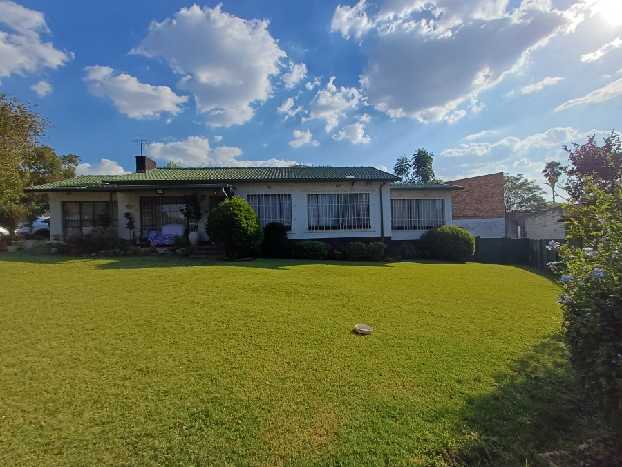 3 Bedroom Property for Sale in Edenvale Central Gauteng