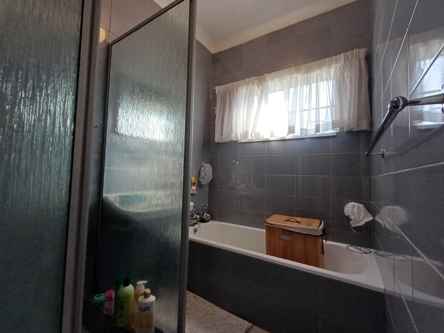 3 Bedroom Property for Sale in Edenvale Central Gauteng