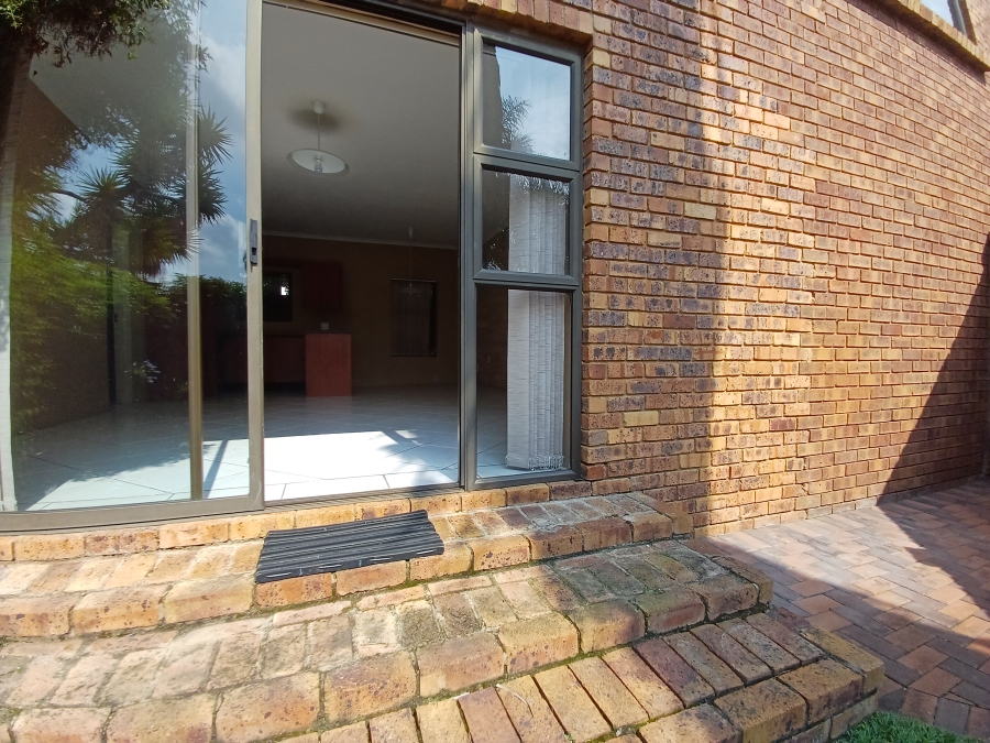 6 Bedroom Property for Sale in Marais Steyn Park Gauteng