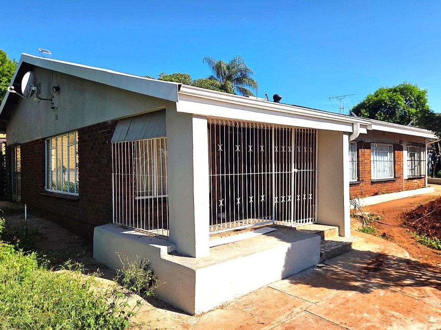 To Let 4 Bedroom Property for Rent in Sinoville Gauteng