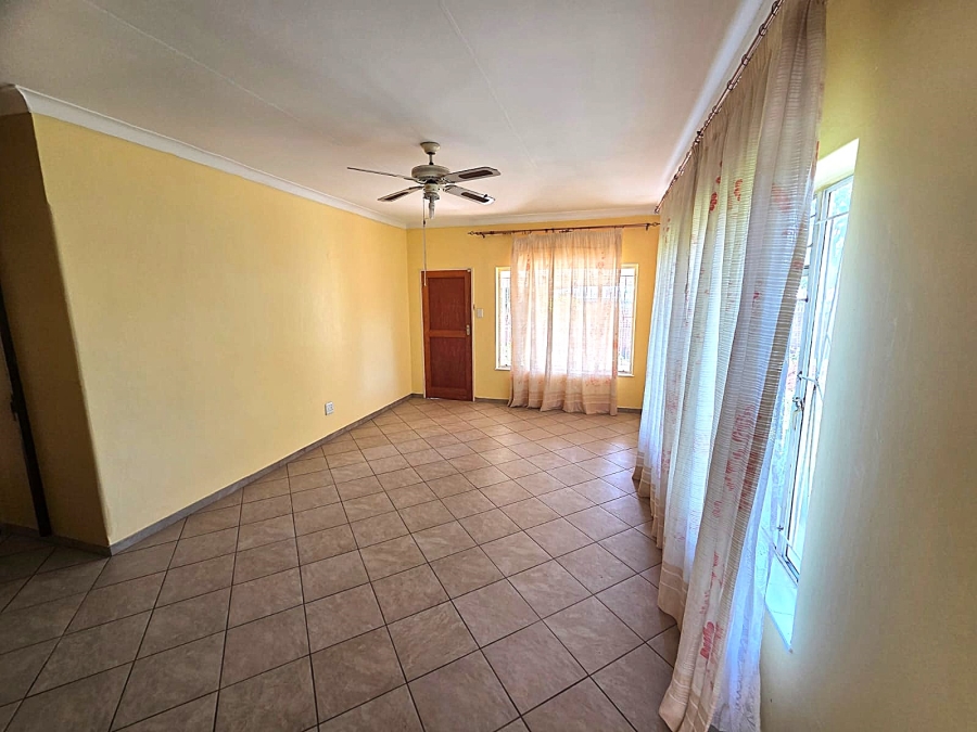 To Let 4 Bedroom Property for Rent in Sinoville Gauteng