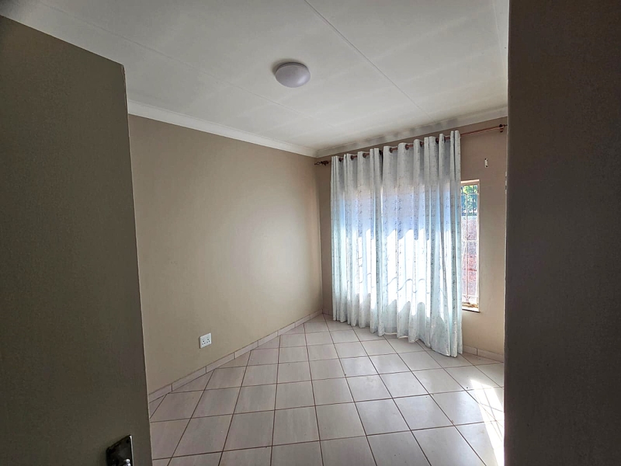 To Let 4 Bedroom Property for Rent in Sinoville Gauteng
