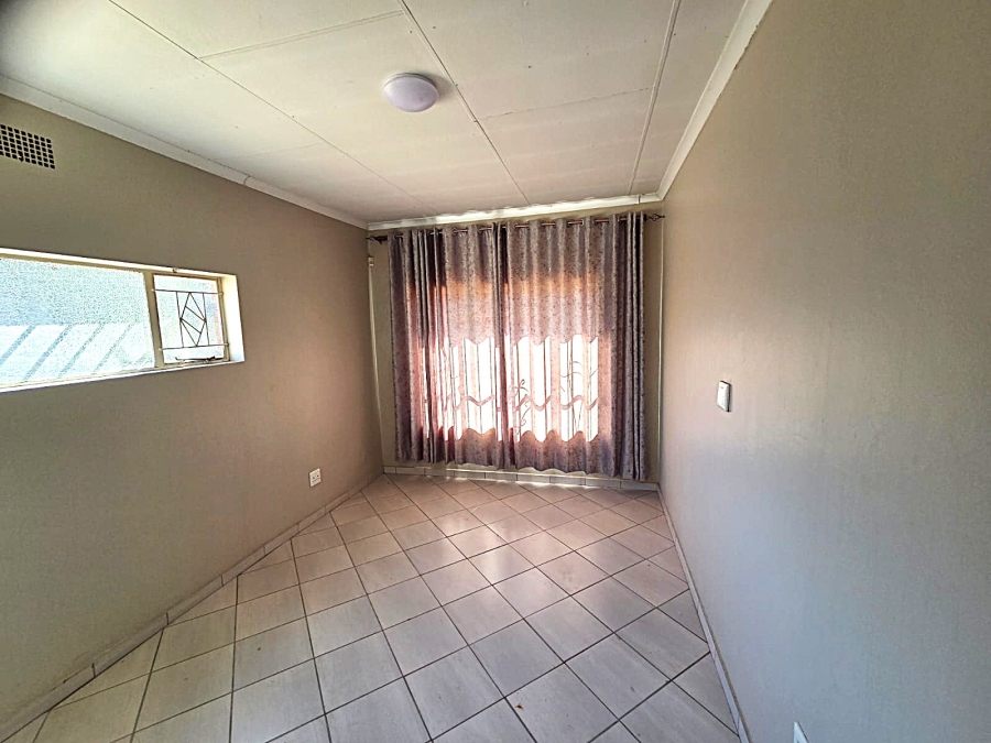 To Let 4 Bedroom Property for Rent in Sinoville Gauteng
