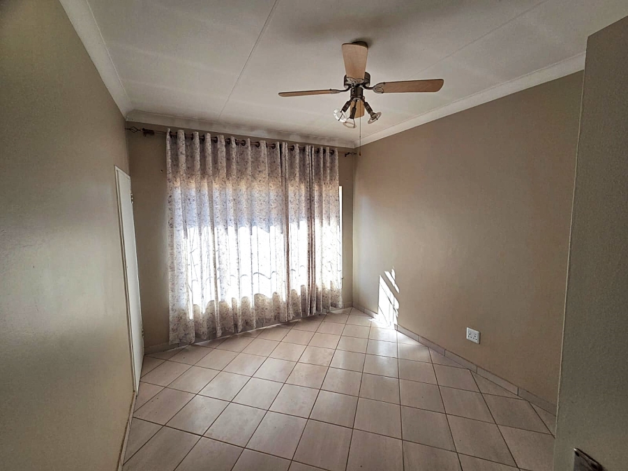 To Let 4 Bedroom Property for Rent in Sinoville Gauteng