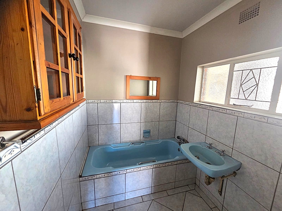 To Let 4 Bedroom Property for Rent in Sinoville Gauteng