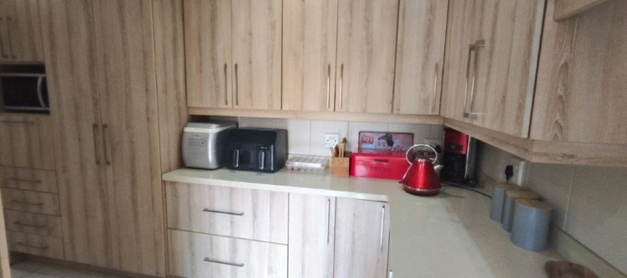 8 Bedroom Property for Sale in Pretoria Gardens Gauteng