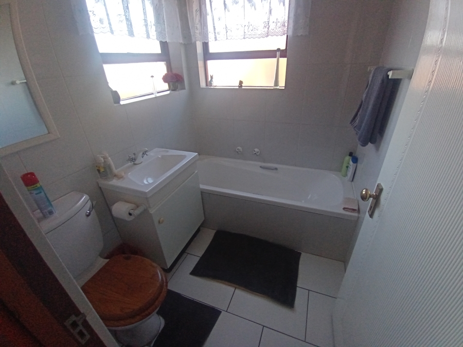 4 Bedroom Property for Sale in Bassonia Gauteng