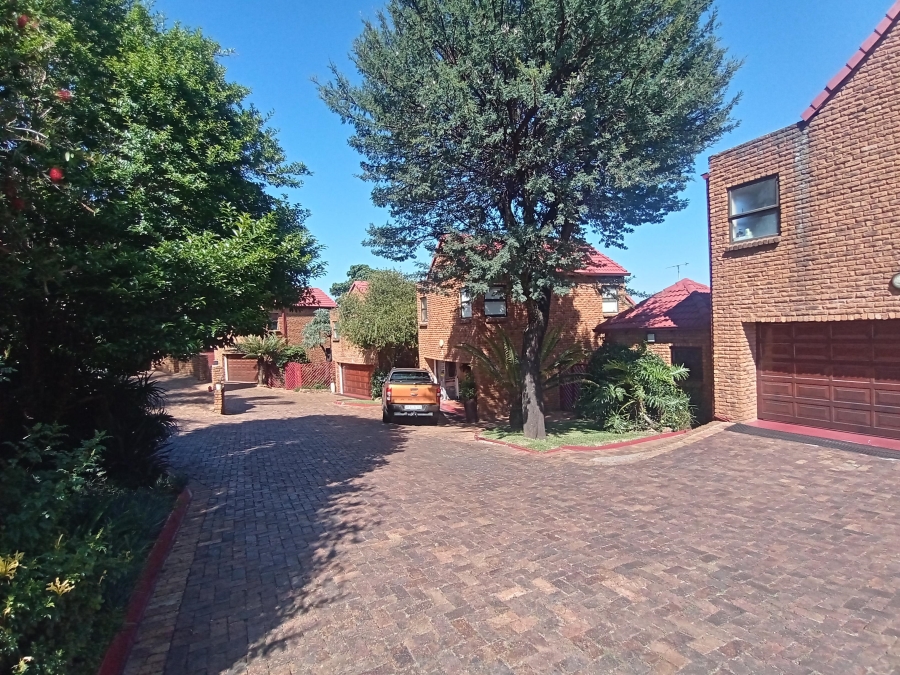 4 Bedroom Property for Sale in Bassonia Gauteng