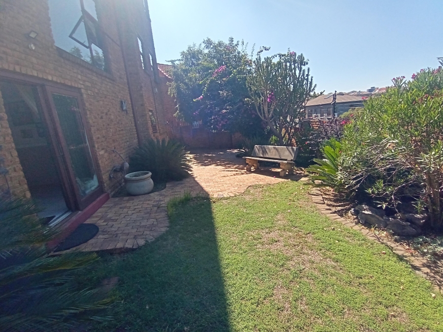 4 Bedroom Property for Sale in Bassonia Gauteng