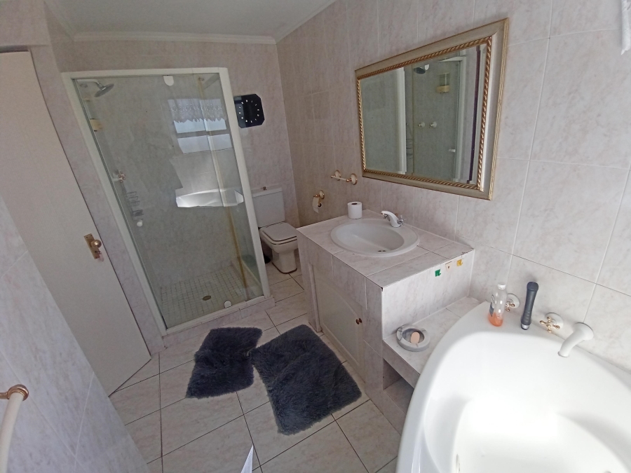 4 Bedroom Property for Sale in Bassonia Gauteng