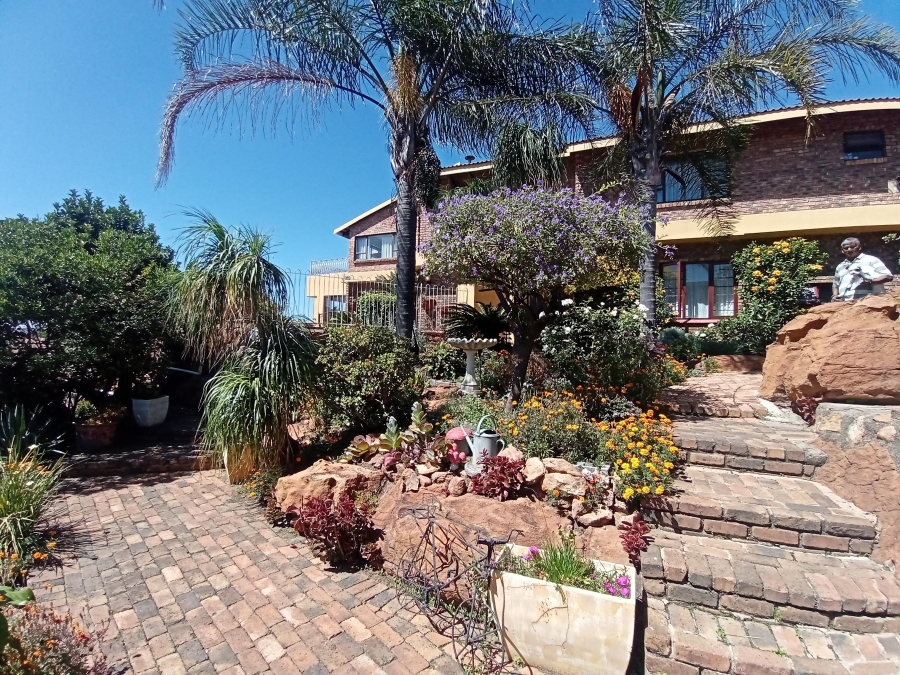 5 Bedroom Property for Sale in Ridgeway Gauteng