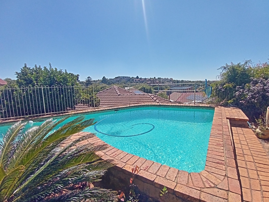 5 Bedroom Property for Sale in Ridgeway Gauteng