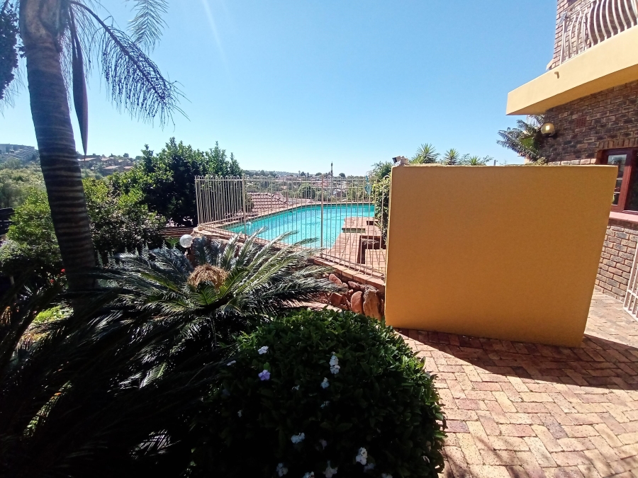 5 Bedroom Property for Sale in Ridgeway Gauteng