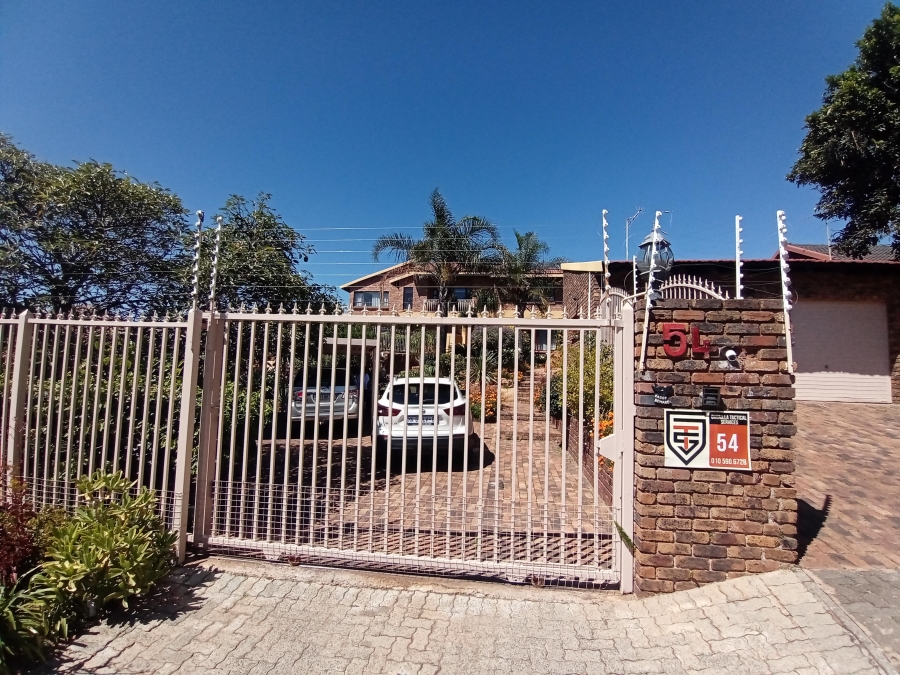 5 Bedroom Property for Sale in Ridgeway Gauteng