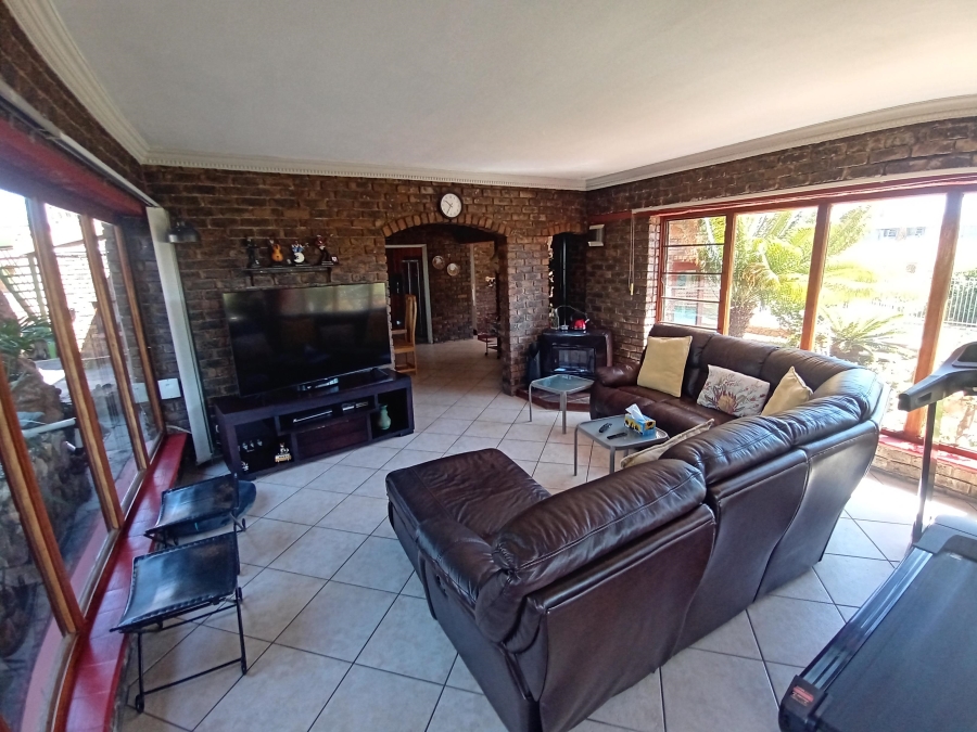 5 Bedroom Property for Sale in Ridgeway Gauteng