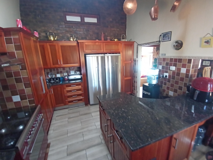 5 Bedroom Property for Sale in Ridgeway Gauteng