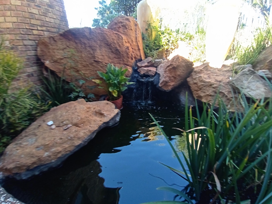 5 Bedroom Property for Sale in Ridgeway Gauteng