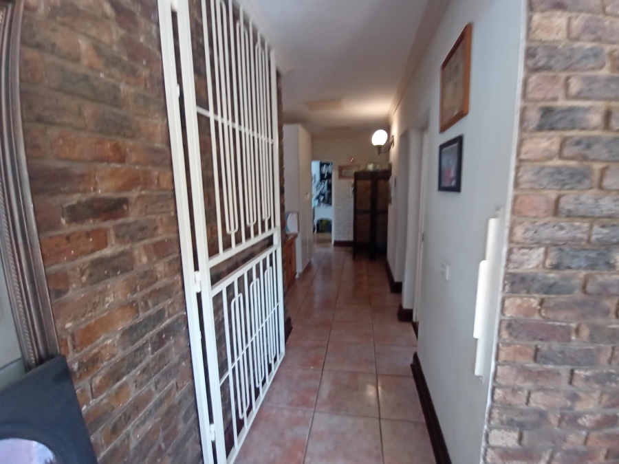 5 Bedroom Property for Sale in Ridgeway Gauteng