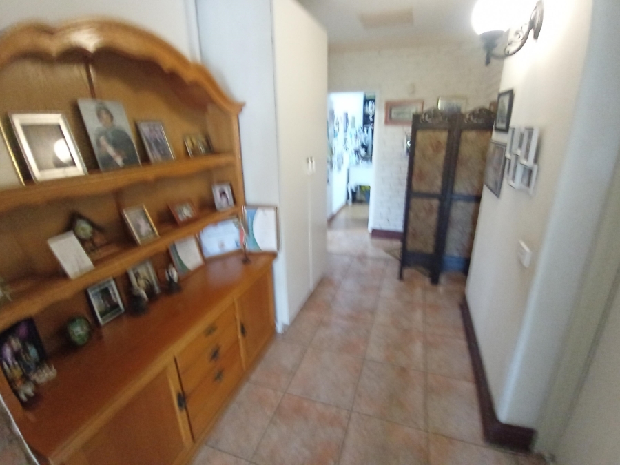 5 Bedroom Property for Sale in Ridgeway Gauteng