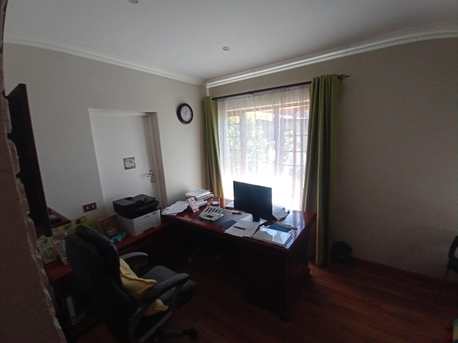 5 Bedroom Property for Sale in Ridgeway Gauteng