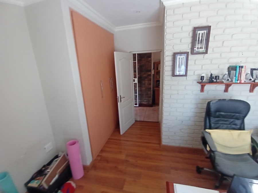 5 Bedroom Property for Sale in Ridgeway Gauteng