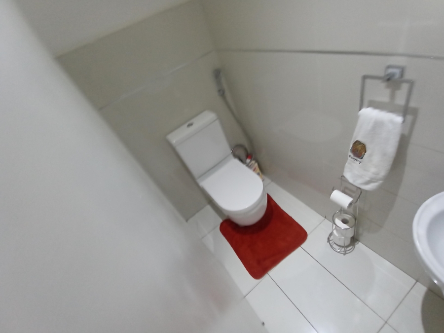 5 Bedroom Property for Sale in Ridgeway Gauteng