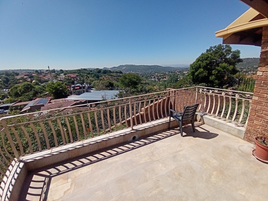 5 Bedroom Property for Sale in Ridgeway Gauteng