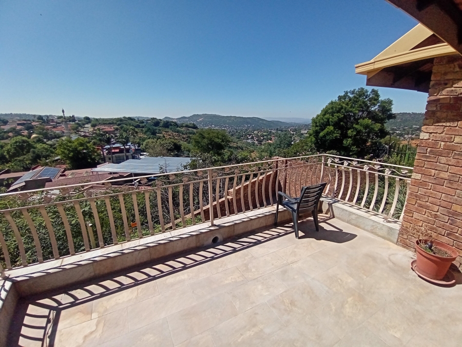 5 Bedroom Property for Sale in Ridgeway Gauteng