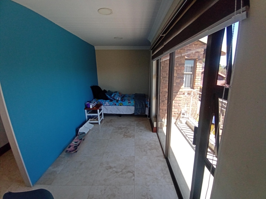 5 Bedroom Property for Sale in Ridgeway Gauteng