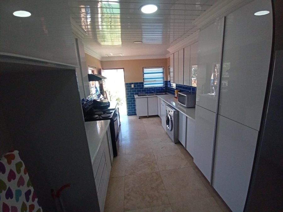 5 Bedroom Property for Sale in Ridgeway Gauteng