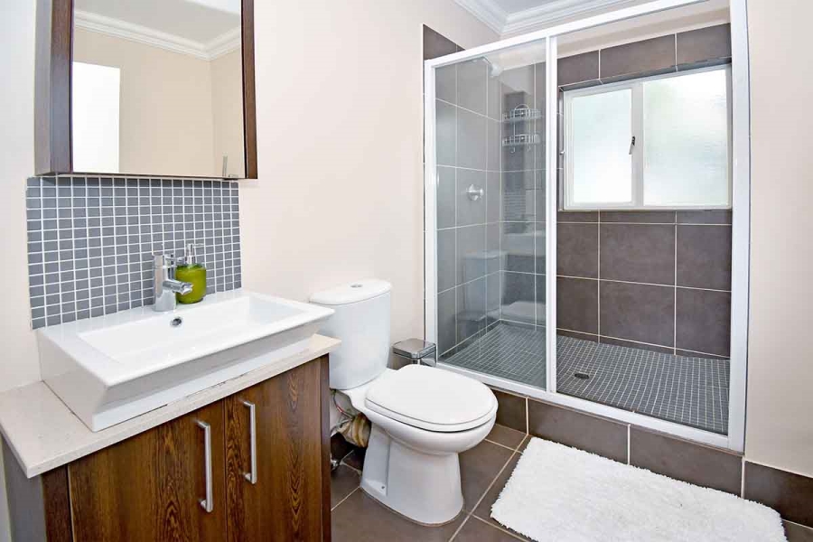 To Let 2 Bedroom Property for Rent in Fourways Gauteng