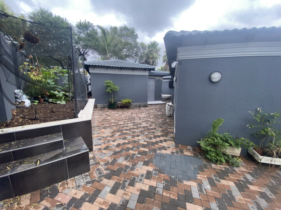 To Let 1 Bedroom Property for Rent in Fourways Gauteng