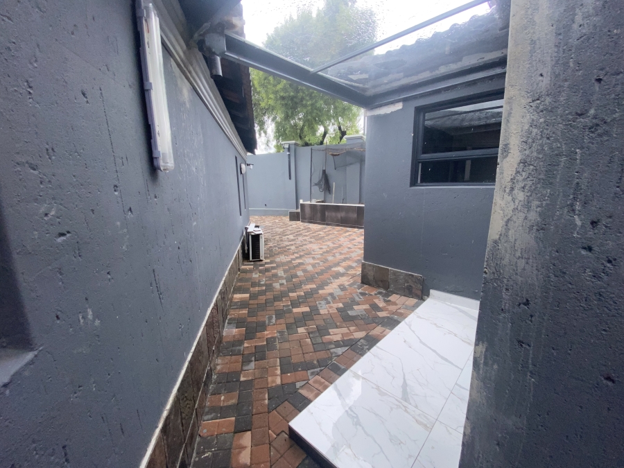 To Let 1 Bedroom Property for Rent in Fourways Gauteng