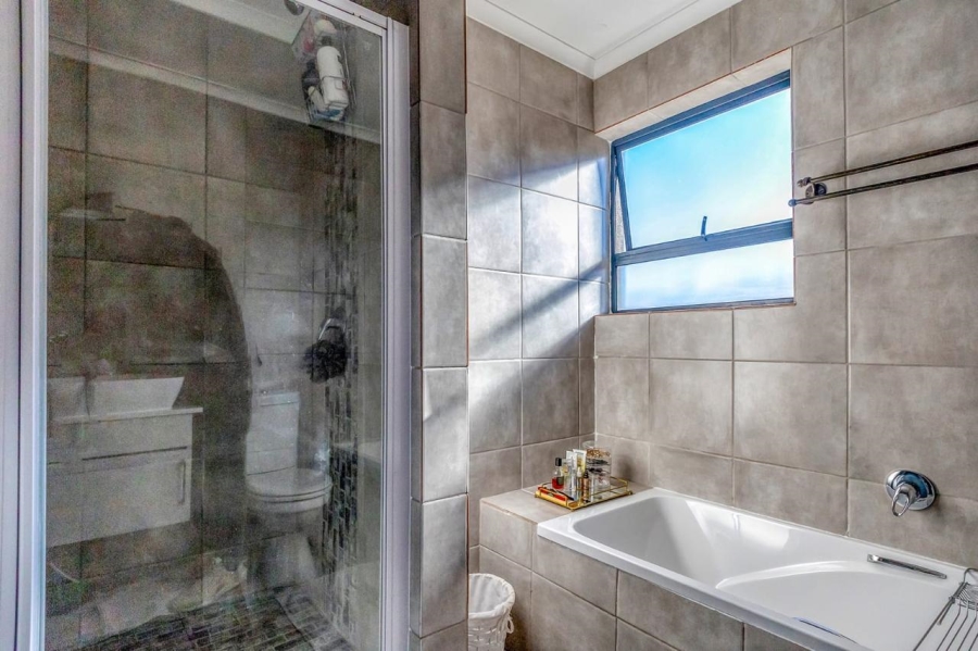 2 Bedroom Property for Sale in Witpoortjie Gauteng