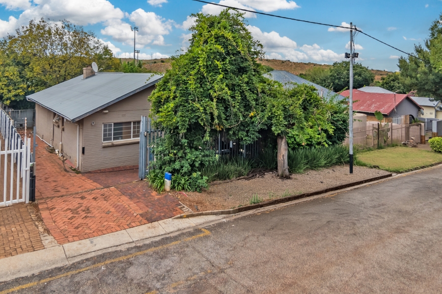 2 Bedroom Property for Sale in Westdene Gauteng