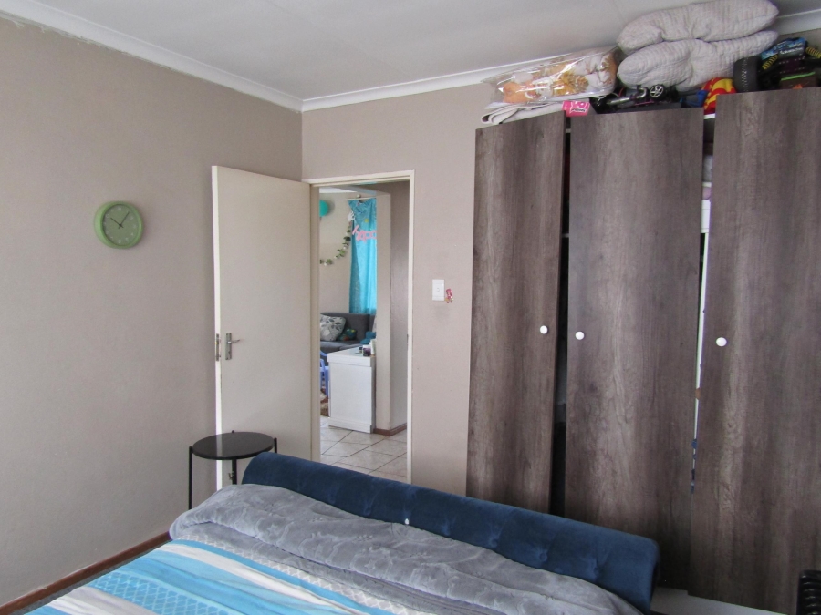 2 Bedroom Property for Sale in Mondeor Gauteng