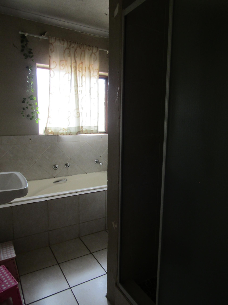 2 Bedroom Property for Sale in Mondeor Gauteng