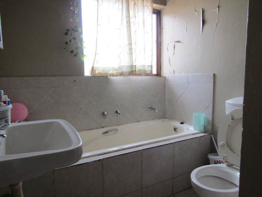 2 Bedroom Property for Sale in Mondeor Gauteng