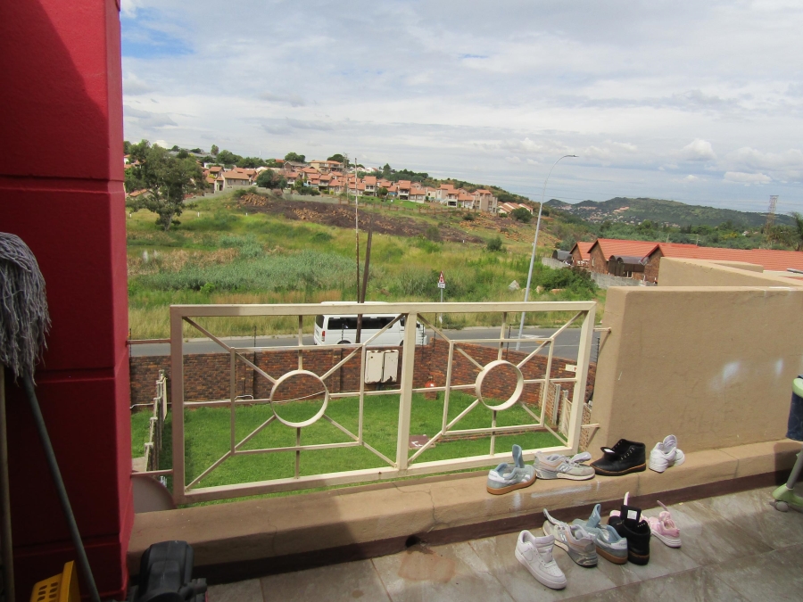 2 Bedroom Property for Sale in Mondeor Gauteng