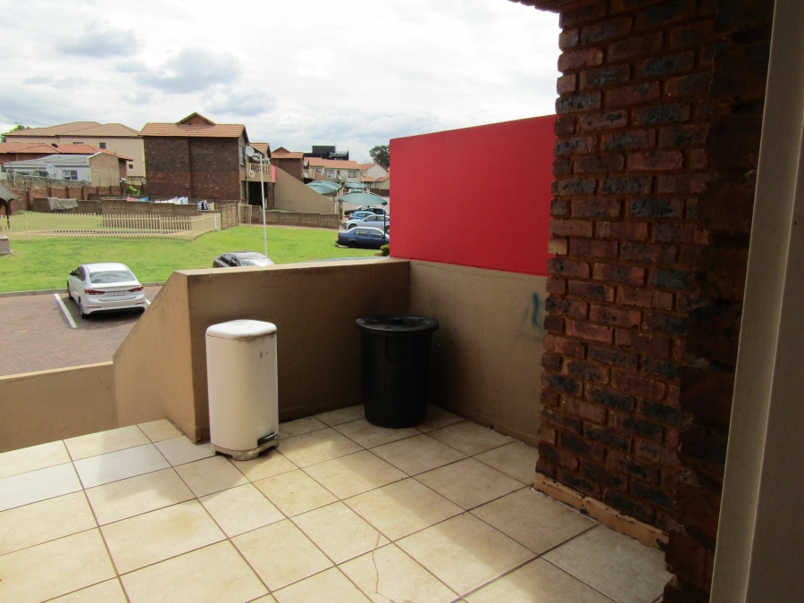 2 Bedroom Property for Sale in Mondeor Gauteng
