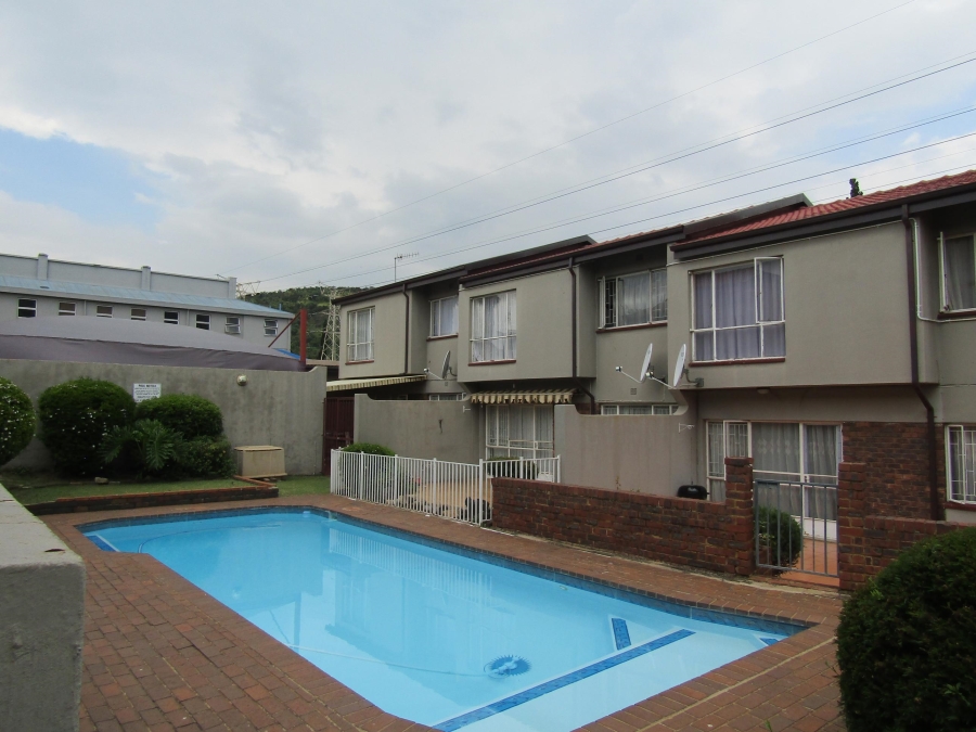 3 Bedroom Property for Sale in Mondeor Gauteng
