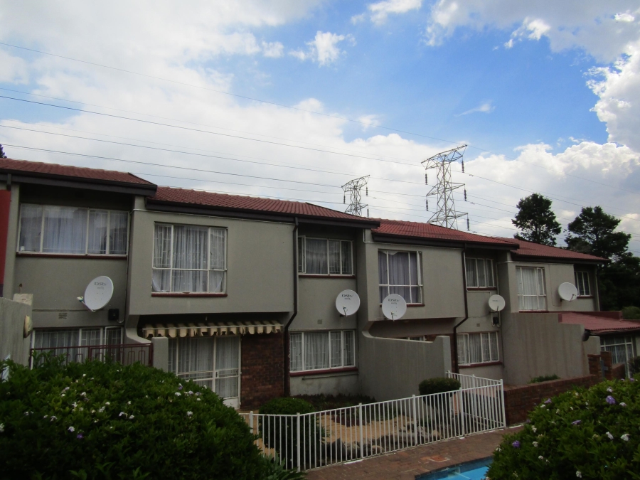 3 Bedroom Property for Sale in Mondeor Gauteng