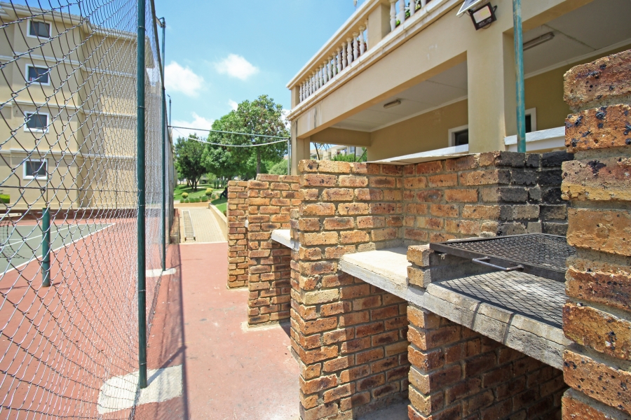 2 Bedroom Property for Sale in Erand Gardens Gauteng