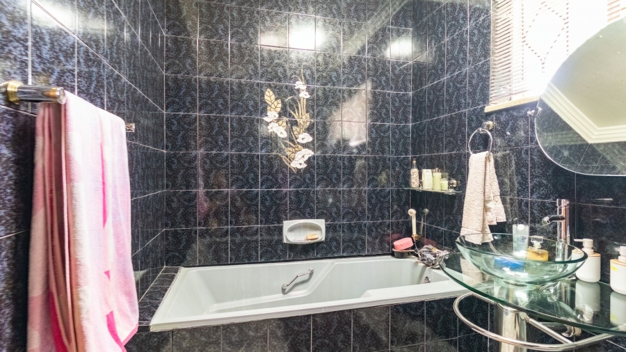 To Let 4 Bedroom Property for Rent in Gillview Gauteng