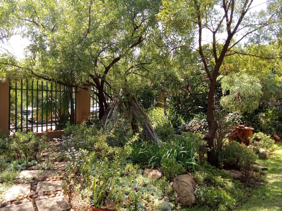 5 Bedroom Property for Sale in Helderkruin Gauteng