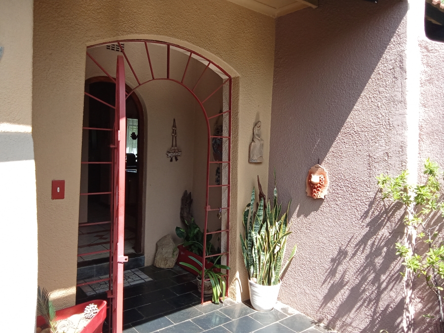 5 Bedroom Property for Sale in Helderkruin Gauteng